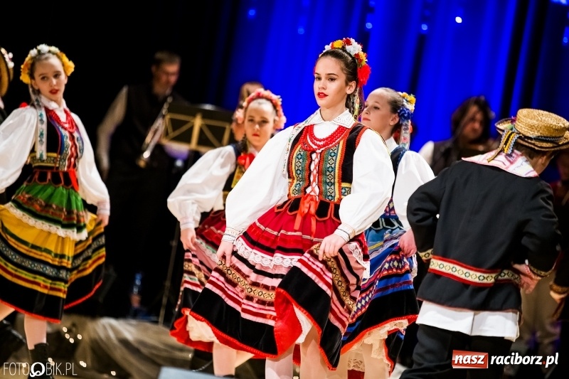 Zdjęcie w galerii na portalu naszraciborz.pl: 20 lat z tańcem. Jubileuszowy koncert Źródła na deskach RCK  wiadomości z regionu