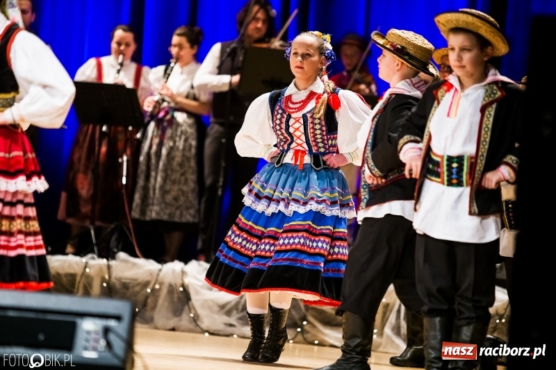 Zdjęcie w galerii na portalu naszraciborz.pl: 20 lat z tańcem. Jubileuszowy koncert Źródła na deskach RCK  wiadomości z regionu