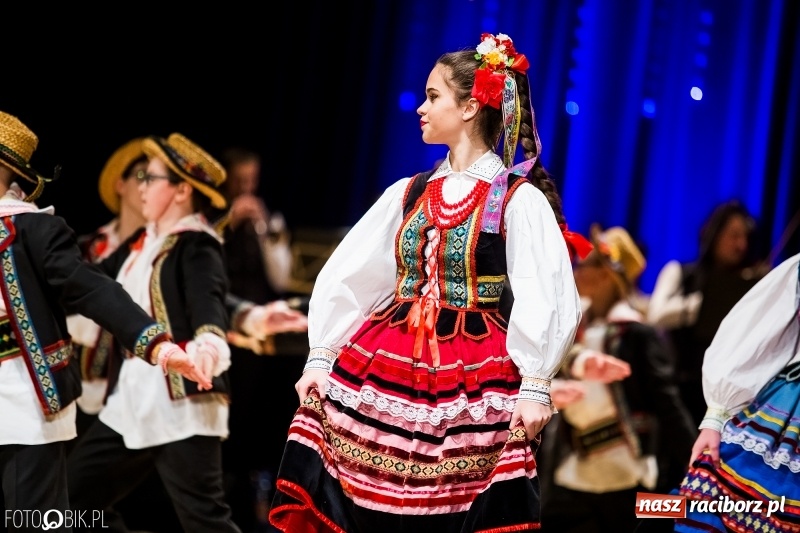 Zdjęcie w galerii na portalu naszraciborz.pl: 20 lat z tańcem. Jubileuszowy koncert Źródła na deskach RCK  wiadomości z regionu
