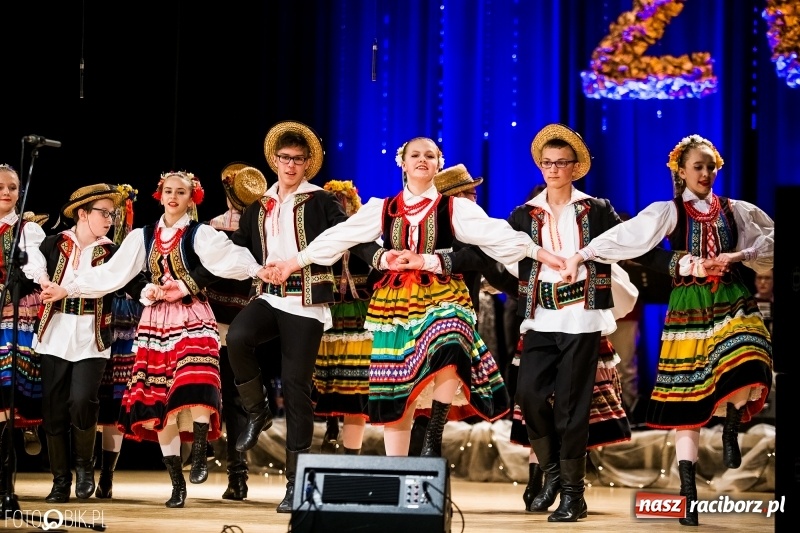 Zdjęcie w galerii na portalu naszraciborz.pl: 20 lat z tańcem. Jubileuszowy koncert Źródła na deskach RCK  wiadomości z regionu