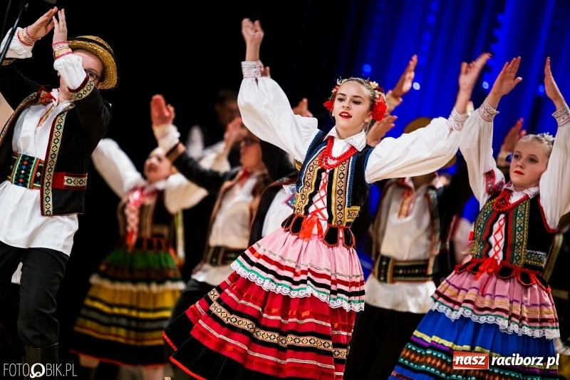 Zdjęcie w galerii na portalu naszraciborz.pl: 20 lat z tańcem. Jubileuszowy koncert Źródła na deskach RCK  wiadomości z regionu