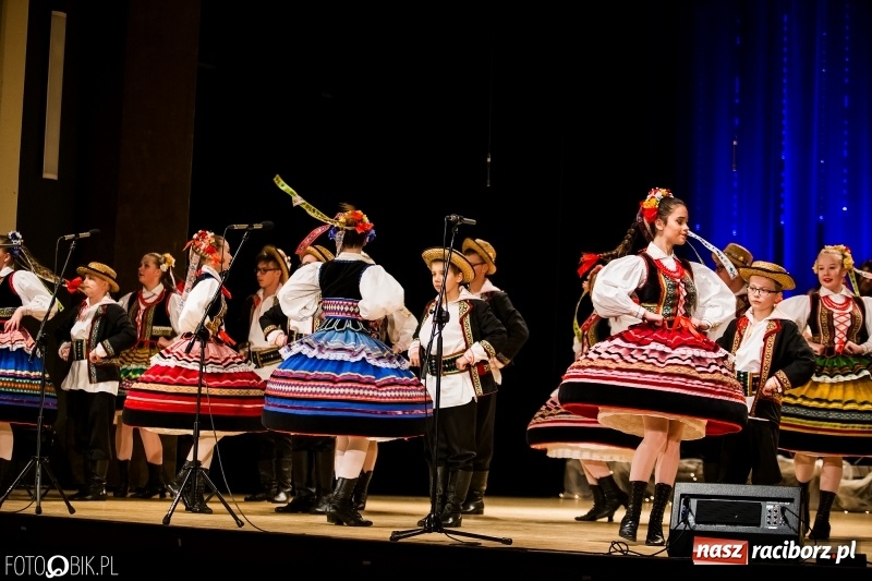 Zdjęcie w galerii na portalu naszraciborz.pl: 20 lat z tańcem. Jubileuszowy koncert Źródła na deskach RCK  wiadomości z regionu