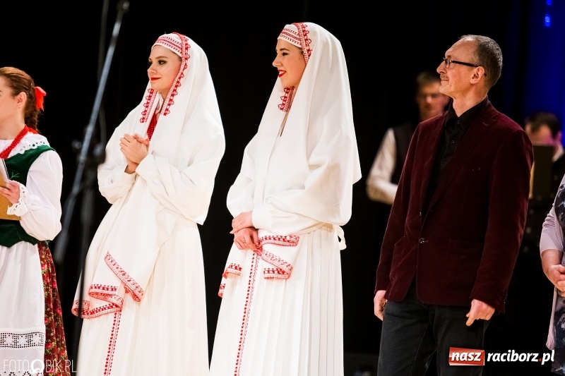 Zdjęcie w galerii na portalu naszraciborz.pl: 20 lat z tańcem. Jubileuszowy koncert Źródła na deskach RCK  wiadomości z regionu