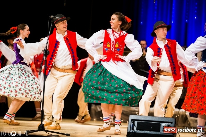 Zdjęcie w galerii na portalu naszraciborz.pl: 20 lat z tańcem. Jubileuszowy koncert Źródła na deskach RCK  wiadomości z regionu