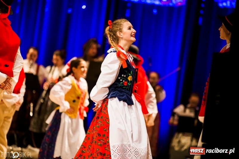 Zdjęcie w galerii na portalu naszraciborz.pl: 20 lat z tańcem. Jubileuszowy koncert Źródła na deskach RCK  wiadomości z regionu