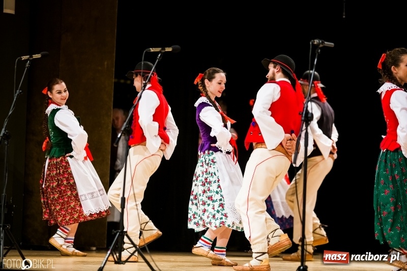 Zdjęcie w galerii na portalu naszraciborz.pl: 20 lat z tańcem. Jubileuszowy koncert Źródła na deskach RCK  wiadomości z regionu
