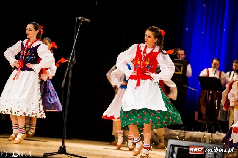 Zdjęcie w galerii na portalu naszraciborz.pl: 20 lat z tańcem. Jubileuszowy koncert Źródła na deskach RCK  wiadomości z regionu