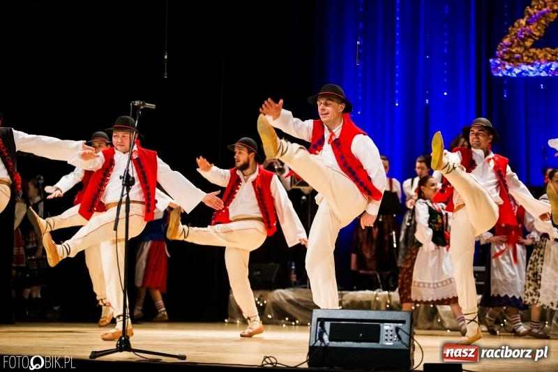 Zdjęcie w galerii na portalu naszraciborz.pl: 20 lat z tańcem. Jubileuszowy koncert Źródła na deskach RCK  wiadomości z regionu