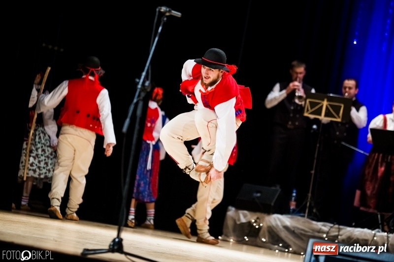 Zdjęcie w galerii na portalu naszraciborz.pl: 20 lat z tańcem. Jubileuszowy koncert Źródła na deskach RCK  wiadomości z regionu