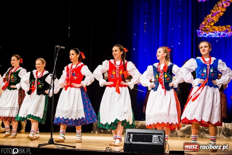 Zdjęcie w galerii na portalu naszraciborz.pl: 20 lat z tańcem. Jubileuszowy koncert Źródła na deskach RCK  wiadomości z regionu