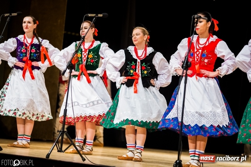 Zdjęcie w galerii na portalu naszraciborz.pl: 20 lat z tańcem. Jubileuszowy koncert Źródła na deskach RCK  wiadomości z regionu