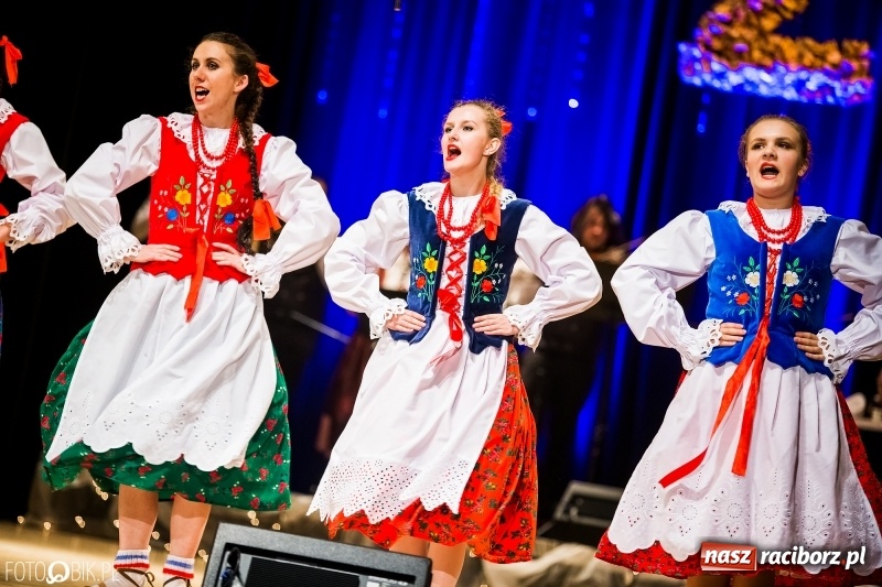 Zdjęcie w galerii na portalu naszraciborz.pl: 20 lat z tańcem. Jubileuszowy koncert Źródła na deskach RCK  wiadomości z regionu