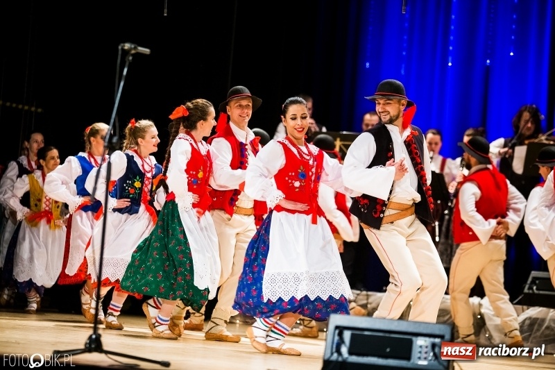 Zdjęcie w galerii na portalu naszraciborz.pl: 20 lat z tańcem. Jubileuszowy koncert Źródła na deskach RCK  wiadomości z regionu