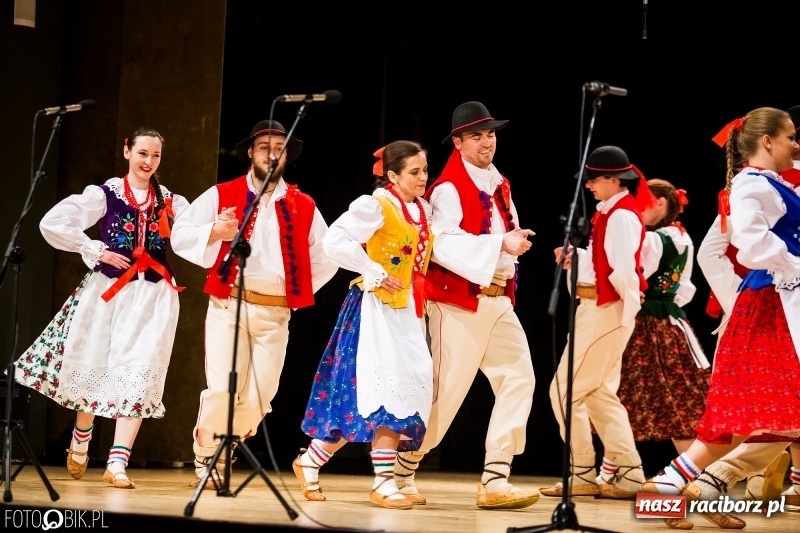 Zdjęcie w galerii na portalu naszraciborz.pl: 20 lat z tańcem. Jubileuszowy koncert Źródła na deskach RCK  wiadomości z regionu