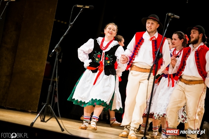 Zdjęcie w galerii na portalu naszraciborz.pl: 20 lat z tańcem. Jubileuszowy koncert Źródła na deskach RCK  wiadomości z regionu