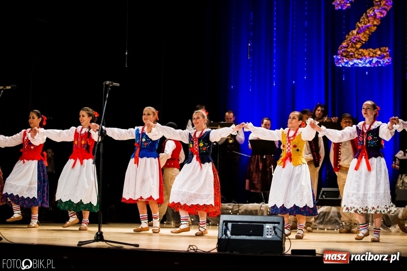Zdjęcie w galerii na portalu naszraciborz.pl: 20 lat z tańcem. Jubileuszowy koncert Źródła na deskach RCK  wiadomości z regionu