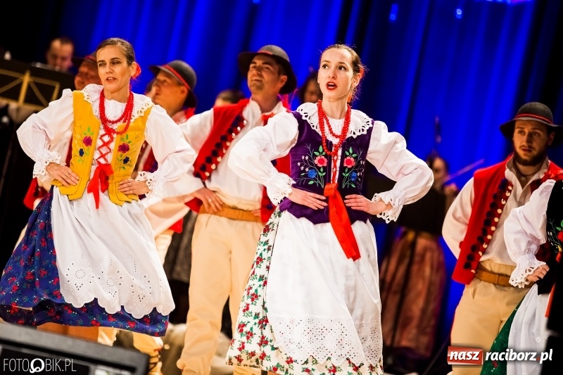Zdjęcie w galerii na portalu naszraciborz.pl: 20 lat z tańcem. Jubileuszowy koncert Źródła na deskach RCK  wiadomości z regionu