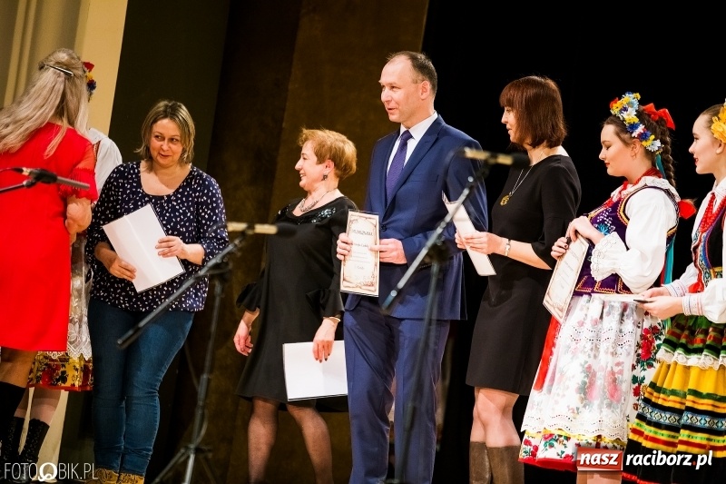 Zdjęcie w galerii na portalu naszraciborz.pl: 20 lat z tańcem. Jubileuszowy koncert Źródła na deskach RCK  wiadomości z regionu