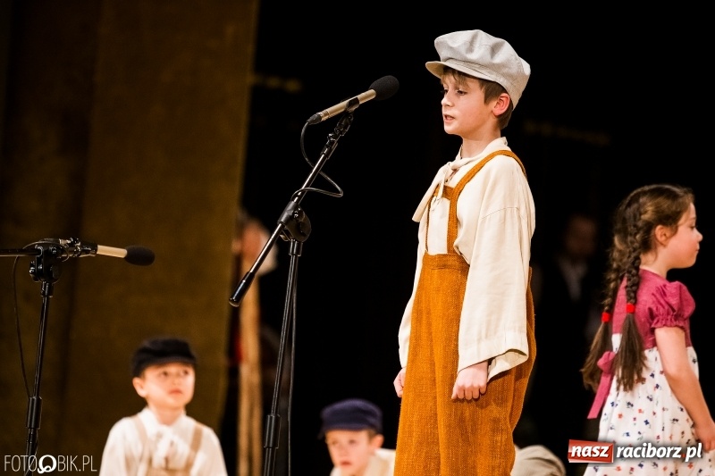 Zdjęcie w galerii na portalu naszraciborz.pl: 20 lat z tańcem. Jubileuszowy koncert Źródła na deskach RCK  wiadomości z regionu