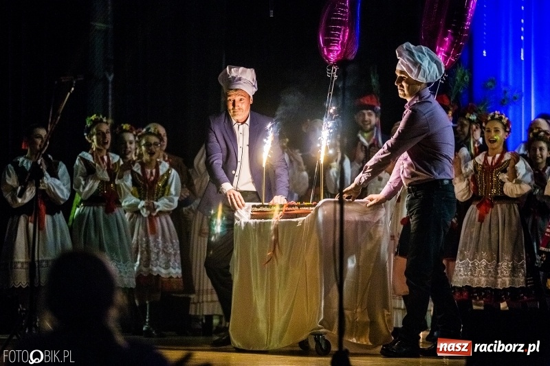 Zdjęcie w galerii na portalu naszraciborz.pl: 20 lat z tańcem. Jubileuszowy koncert Źródła na deskach RCK  wiadomości z regionu