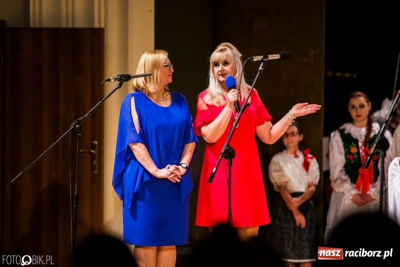 Zdjęcie w galerii na portalu naszraciborz.pl: 20 lat z tańcem. Jubileuszowy koncert Źródła na deskach RCK  wiadomości z regionu