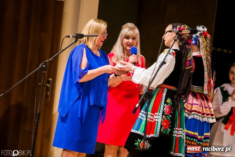 Zdjęcie w galerii na portalu naszraciborz.pl: 20 lat z tańcem. Jubileuszowy koncert Źródła na deskach RCK  wiadomości z regionu