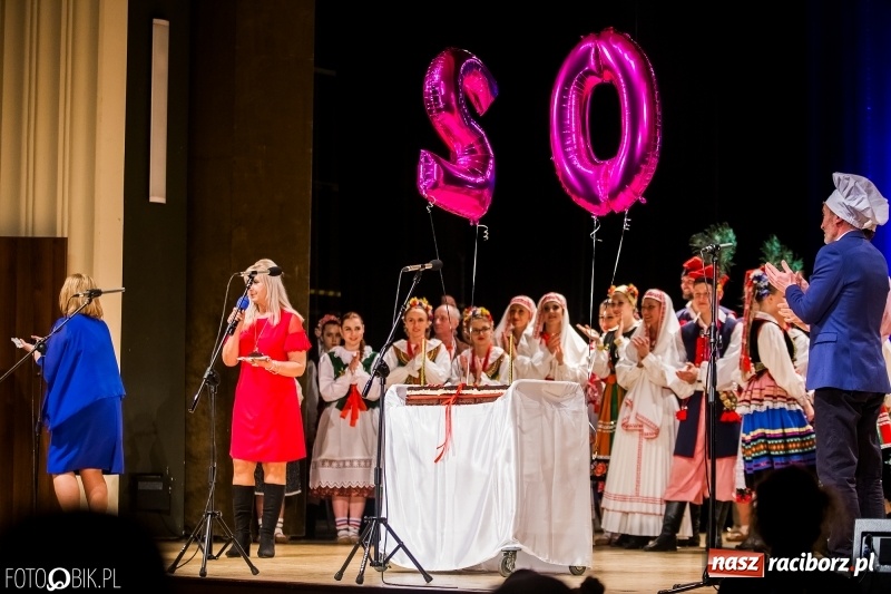 Zdjęcie w galerii na portalu naszraciborz.pl: 20 lat z tańcem. Jubileuszowy koncert Źródła na deskach RCK  wiadomości z regionu