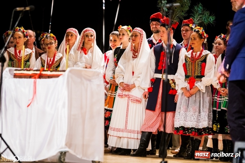 Zdjęcie w galerii na portalu naszraciborz.pl: 20 lat z tańcem. Jubileuszowy koncert Źródła na deskach RCK  wiadomości z regionu