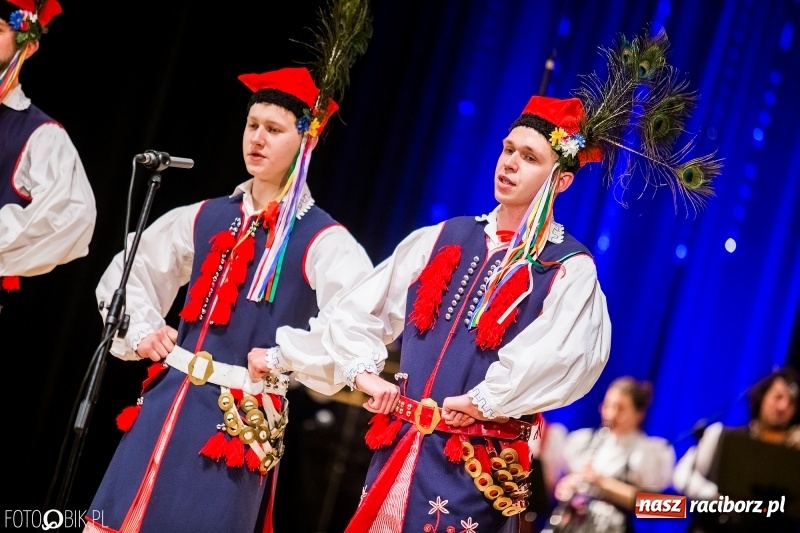 Zdjęcie w galerii na portalu naszraciborz.pl: 20 lat z tańcem. Jubileuszowy koncert Źródła na deskach RCK  wiadomości z regionu