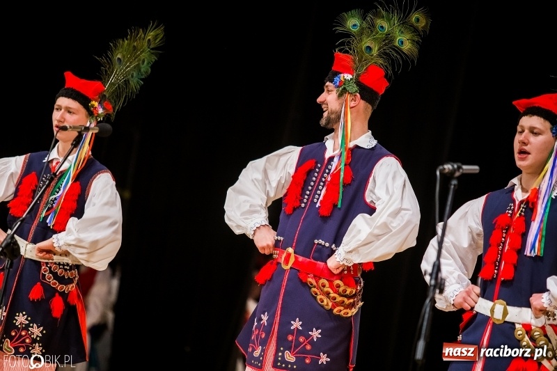 Zdjęcie w galerii na portalu naszraciborz.pl: 20 lat z tańcem. Jubileuszowy koncert Źródła na deskach RCK  wiadomości z regionu