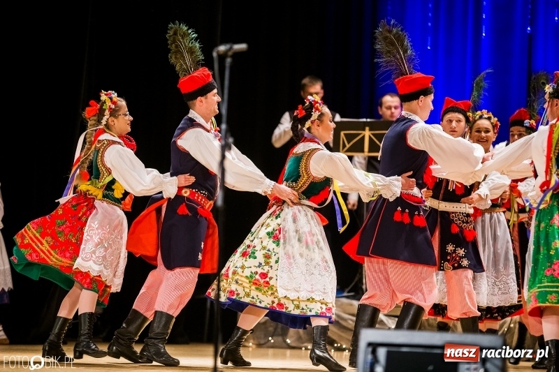 Zdjęcie w galerii na portalu naszraciborz.pl: 20 lat z tańcem. Jubileuszowy koncert Źródła na deskach RCK  wiadomości z regionu