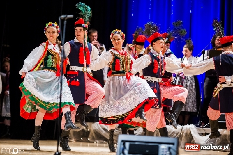 Zdjęcie w galerii na portalu naszraciborz.pl: 20 lat z tańcem. Jubileuszowy koncert Źródła na deskach RCK  wiadomości z regionu