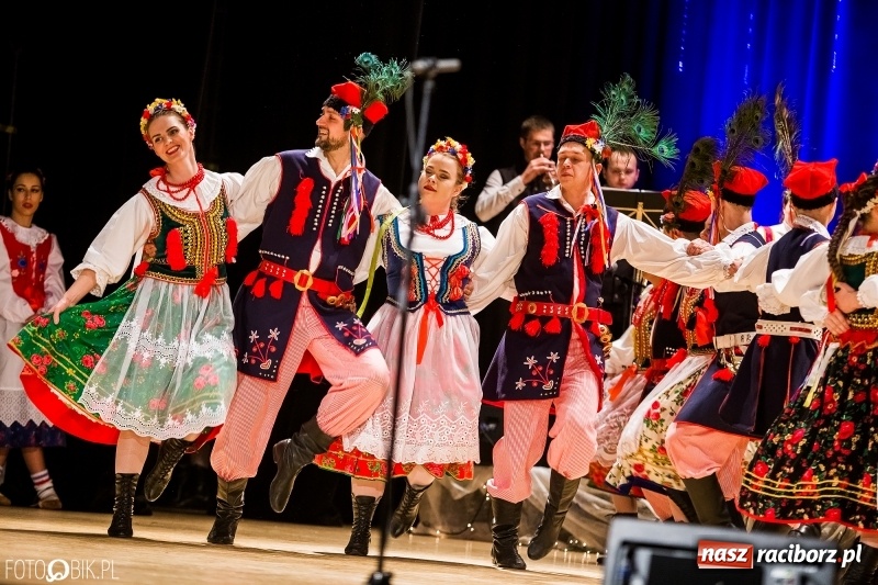 Zdjęcie w galerii na portalu naszraciborz.pl: 20 lat z tańcem. Jubileuszowy koncert Źródła na deskach RCK  wiadomości z regionu