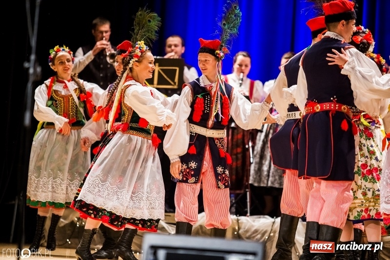 Zdjęcie w galerii na portalu naszraciborz.pl: 20 lat z tańcem. Jubileuszowy koncert Źródła na deskach RCK  wiadomości z regionu