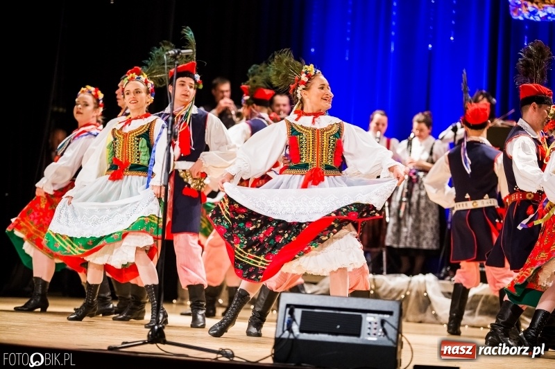 Zdjęcie w galerii na portalu naszraciborz.pl: 20 lat z tańcem. Jubileuszowy koncert Źródła na deskach RCK  wiadomości z regionu