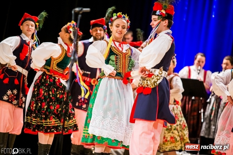 Zdjęcie w galerii na portalu naszraciborz.pl: 20 lat z tańcem. Jubileuszowy koncert Źródła na deskach RCK  wiadomości z regionu