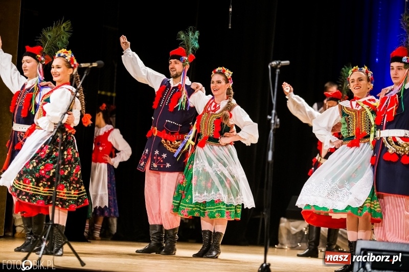 Zdjęcie w galerii na portalu naszraciborz.pl: 20 lat z tańcem. Jubileuszowy koncert Źródła na deskach RCK  wiadomości z regionu