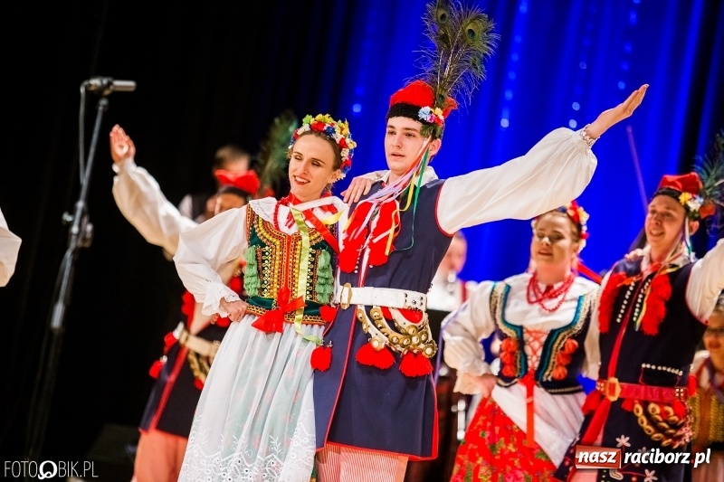 Zdjęcie w galerii na portalu naszraciborz.pl: 20 lat z tańcem. Jubileuszowy koncert Źródła na deskach RCK  wiadomości z regionu
