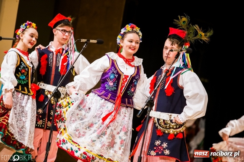 Zdjęcie w galerii na portalu naszraciborz.pl: 20 lat z tańcem. Jubileuszowy koncert Źródła na deskach RCK  wiadomości z regionu