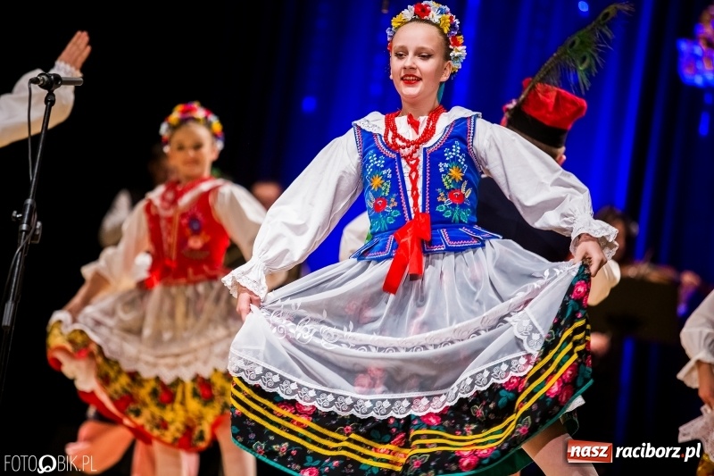 Zdjęcie w galerii na portalu naszraciborz.pl: 20 lat z tańcem. Jubileuszowy koncert Źródła na deskach RCK  wiadomości z regionu