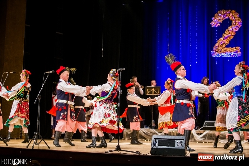Zdjęcie w galerii na portalu naszraciborz.pl: 20 lat z tańcem. Jubileuszowy koncert Źródła na deskach RCK  wiadomości z regionu
