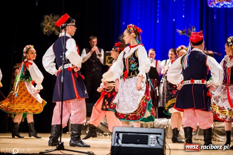 Zdjęcie w galerii na portalu naszraciborz.pl: 20 lat z tańcem. Jubileuszowy koncert Źródła na deskach RCK  wiadomości z regionu