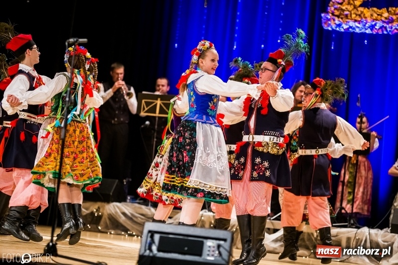 Zdjęcie w galerii na portalu naszraciborz.pl: 20 lat z tańcem. Jubileuszowy koncert Źródła na deskach RCK  wiadomości z regionu