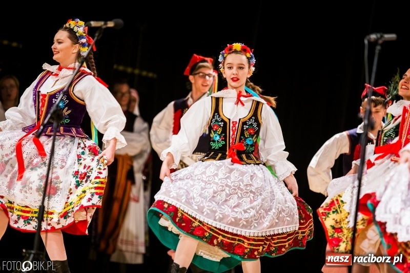 Zdjęcie w galerii na portalu naszraciborz.pl: 20 lat z tańcem. Jubileuszowy koncert Źródła na deskach RCK  wiadomości z regionu