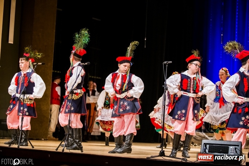Zdjęcie w galerii na portalu naszraciborz.pl: 20 lat z tańcem. Jubileuszowy koncert Źródła na deskach RCK  wiadomości z regionu