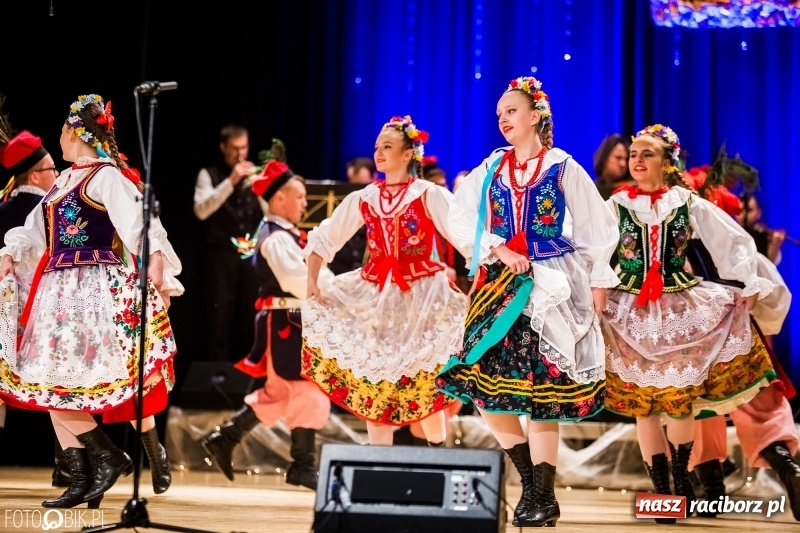 Zdjęcie w galerii na portalu naszraciborz.pl: 20 lat z tańcem. Jubileuszowy koncert Źródła na deskach RCK  wiadomości z regionu
