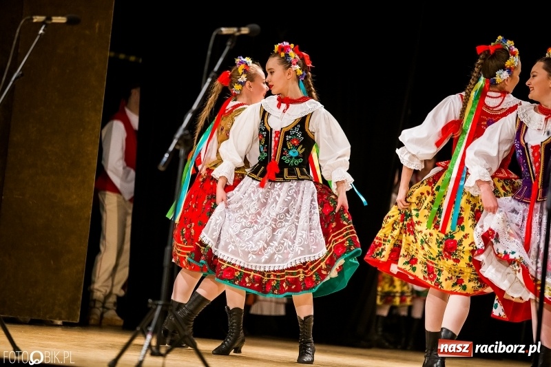 Zdjęcie w galerii na portalu naszraciborz.pl: 20 lat z tańcem. Jubileuszowy koncert Źródła na deskach RCK  wiadomości z regionu