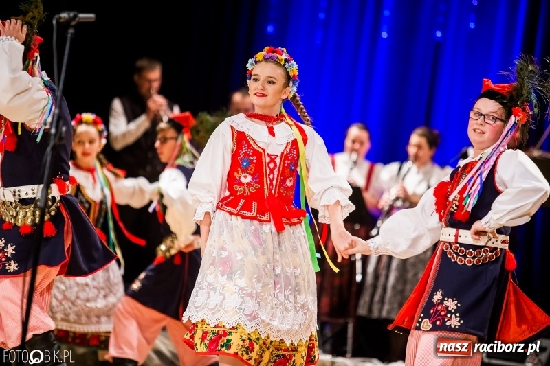 Zdjęcie w galerii na portalu naszraciborz.pl: 20 lat z tańcem. Jubileuszowy koncert Źródła na deskach RCK  wiadomości z regionu