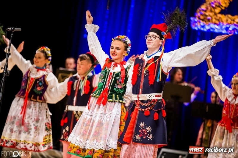 Zdjęcie w galerii na portalu naszraciborz.pl: 20 lat z tańcem. Jubileuszowy koncert Źródła na deskach RCK  wiadomości z regionu