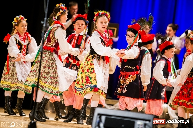 Zdjęcie w galerii na portalu naszraciborz.pl: 20 lat z tańcem. Jubileuszowy koncert Źródła na deskach RCK  wiadomości z regionu